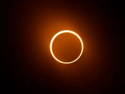 В Америці люди спостерігали рідкісне кільцеподібне сонячне затемнення