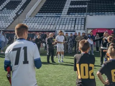Матч Перемоги: діти українських захисників зіграли у футбол з гравцями легендарного Чорноморця