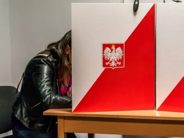 У Польщі стартували парламентські вибори. Одночасно з ними відбудеться й референдум