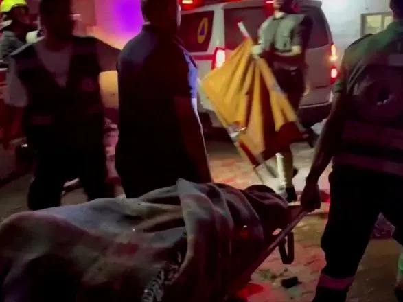 Як евакуюють людей із обстріляної лікарні у Газі. ВІДЕО