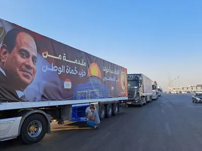 Конвої гуманітарної допомоги з Єгипту прямують до кордону з Газою