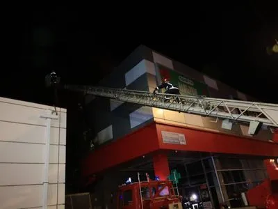 У Харкові спалахнула пожежа в супермаркеті: рятувальники евакуювали 30 людей