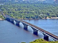 У Києві завтра обмежать рух на мосту Метро