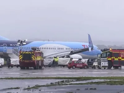 В Великобритании самолет съехал со взлетно-посадочной полосы из-за непогоды вызванной штормом Бабет