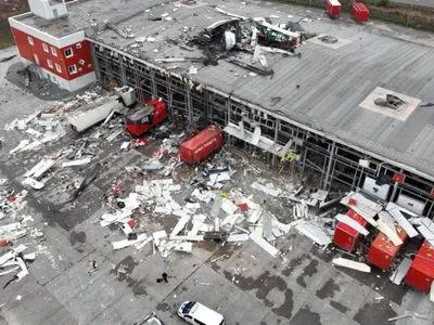 Фахівці ідентифікували тіла п’ятьох загиблих внаслідок удару по терміналу «Нової пошти» на Харківщині
