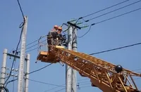 Херсонщина за світлом: енергетики полагодили пошкоджені росіянами лінії електропередач