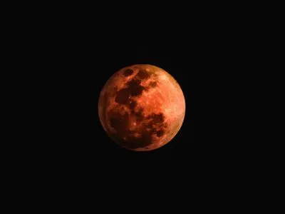 Місячне затемнення: астролог розповіла, як закласти сприятливу програму на найближчі півроку