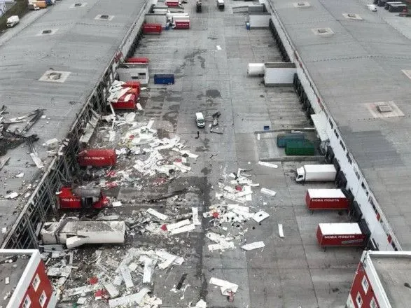 Двое пострадавших от ракетного удара рф по терминалу "Новой почты" в крайне тяжелом состоянии - ОВА