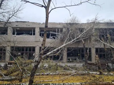 россияне сбросили авиабомбы на два села Харьковщины: есть раненый, повреждены здания учебных заведений