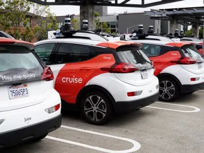 Каліфорнія забороняє роботу безпілотного роботаксі GM Cruise через небезпеку для громадськості