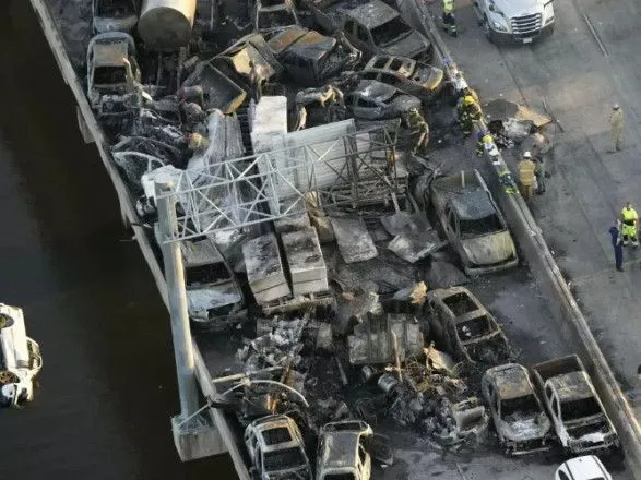 У США на мосту зіткнулися понад 150 авто, загинули щонайменше 7 людей