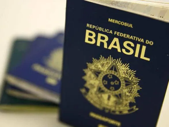 Українська писанка прикрашає новий паспорт громадянина Бразилії