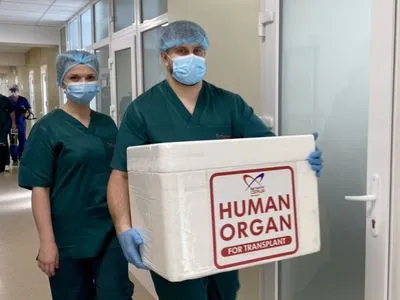 В Україні вперше провели з операцію з трансплантації комплексу серця та легень