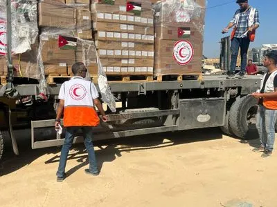 В сектор Газа заехали 12 грузовиков с гуманитарной помощью