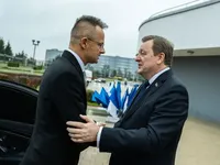 Голова МЗС Угорщини приїхав у білорусь. Каже, що шукає "миру"