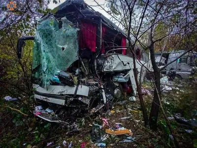 ДТП на Закарпатті: зіткнулись вантажівка та рейсовий автобус, є загиблі та поранені