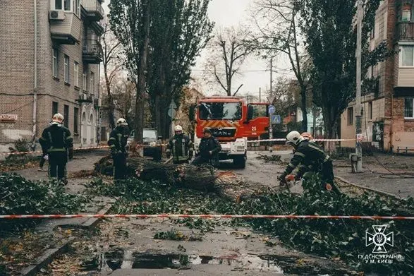 Жертвами непогоды в Украине стали три человека, 10 травмированы, обесточивание в 16 областях
