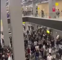 Протестують проти приїзду євреїв з Тель-Авіва: у столиці дагестану натовп намагався знести огорожу аеропорту