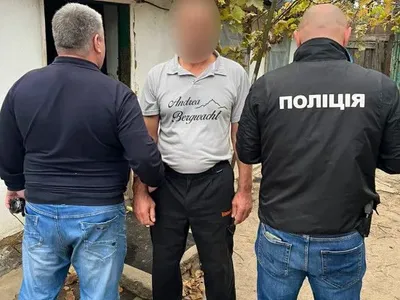 Автомати Калашникова, пістолети та набої: на Одещині затримали торгівців зброєю