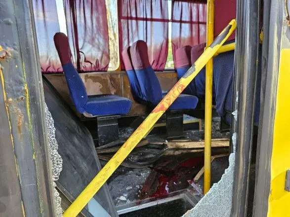 Оккупанты обстреляли маршрутку в Херсоне, известно о 5 пострадавших