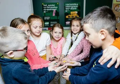 Батарейки, сдавайтесь! В Украине стартует инициатива по переработке батареек для тысяч школ и подъездов