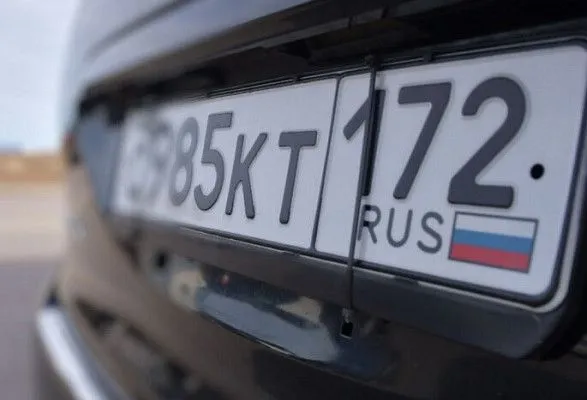 Транспортним засобам із російськими номерами заборонять їздити Латвією