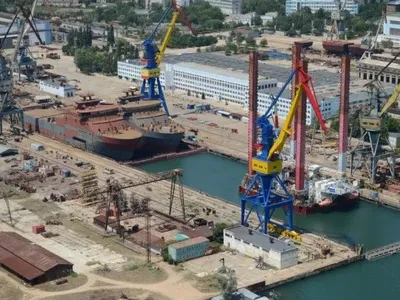 міноборони рф підтвердило, що на заводі у Керчі пошкоджено російський військовий корабель