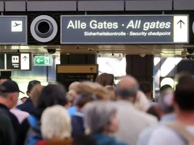 Аеропорт Гамбурга відновив роботу після інциденту із захопленням заручників