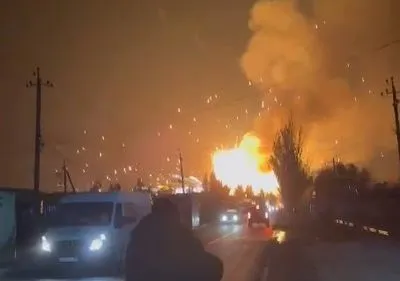 З'явилося відео вибуху російського складу боєприпасів в окупованому Сєдовому на Донеччині