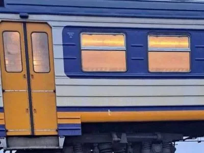 На Київщині під колесами електропотяга загинула 15-річна дівчина