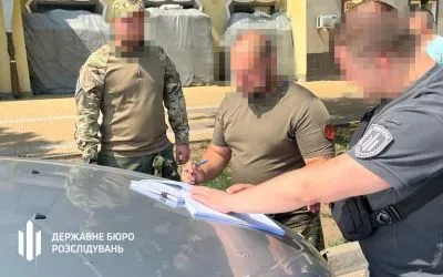 Воєнкома з Донеччини судитимуть за оформлення "липових" документів для виїзду за кордон - ДБР