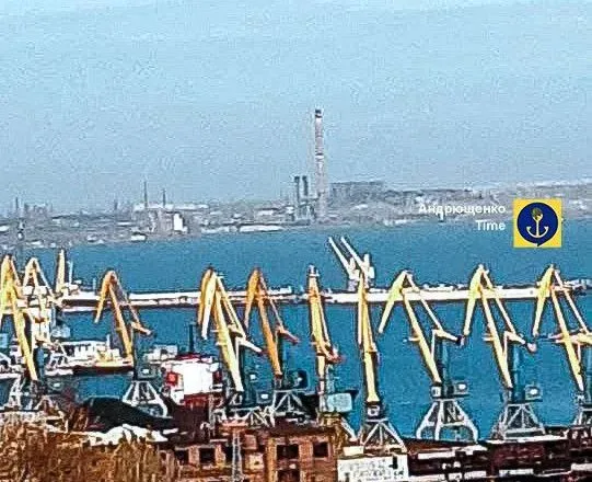 "Усі іденіфікатори вимкнено": радник мера Маріуполя повідомив про черговий балкер у порту
