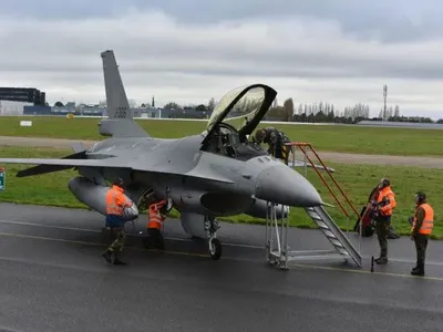 Пять F-16 из Нидерландов направляются в Румынию на обучение украинских пилотов