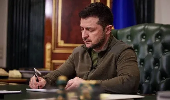 В Украине продлили военное положение и мобилизацию: Зеленский подписал законы