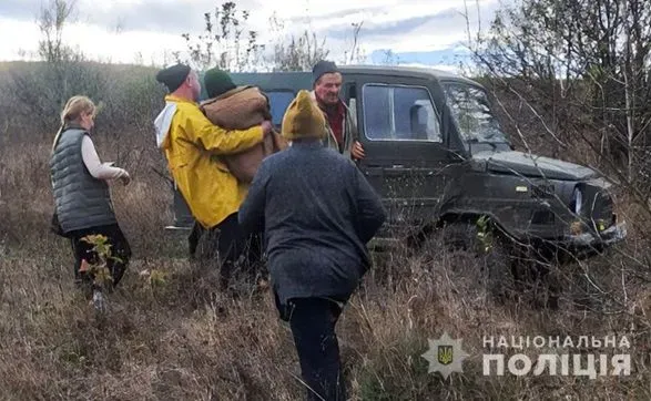 На Буковине два дня в лесу искали женщину: она запуталась в ежевике и не могла выбраться