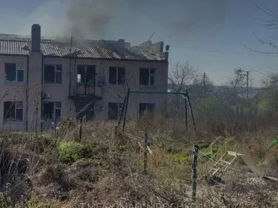 росіяни обстріляли Херсонську громаду: в район адмінбудівлі прилетіло близько 15 снарядів