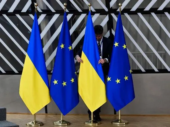 План ЕС предоставить Украине 20 млрд евро натолкнулся на сопротивление - Reuters