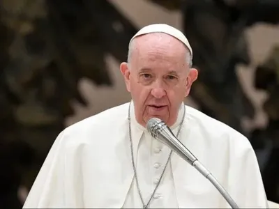 Папа Римский призвал не забывать об Украине, приветствуя паломников на площади Святого Петра в Ватикане