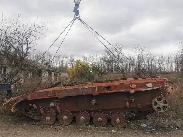 В Украине взялись за очистку земель от остатков российской техники: что будет с ломом