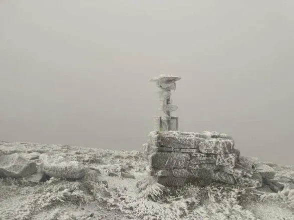 В Карпатах уже настоящая зима: туристам советуют отложить поход в горы
