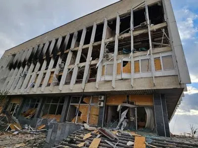 Херсон під вогнем окупантів: одне з влучань - по бібліотеці імені Гончара, є суттєві руйнування