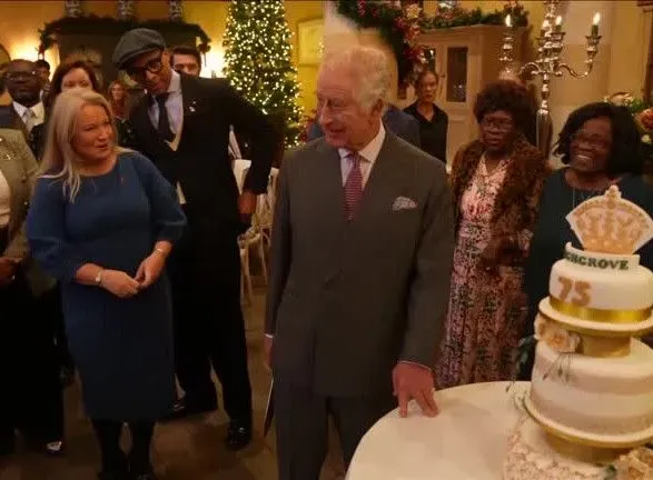 Королевское чаепитие: монарх Великобритании отмечает 75 летний юбилей