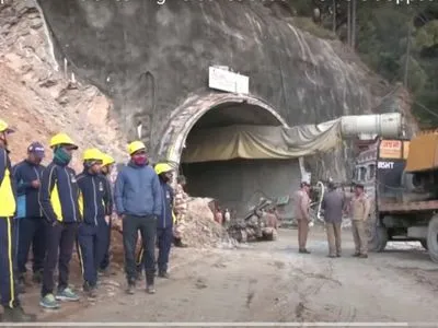 В Індії застрягли сорок людей, які будували гірський тунель в Гімалаях