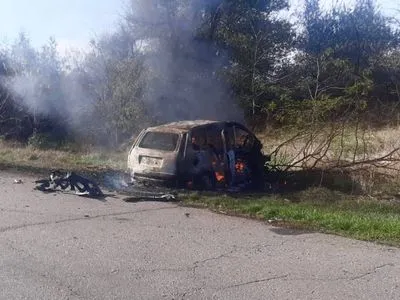 росіяни обстріляли автівку в передмісті Херсона: постраждало двомісячне немовля, є загиблий