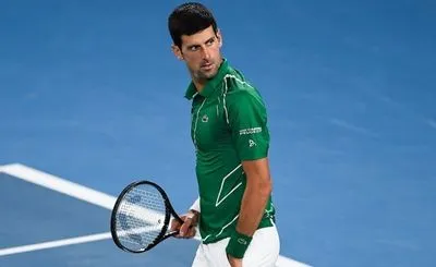 Теннис: Джокович прервал победную серию матчей, проиграв Синнеру