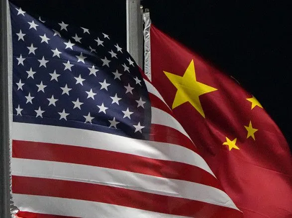 Китай отримує американське обладнання для виробництва мікросхем попри обмеження - Reuters