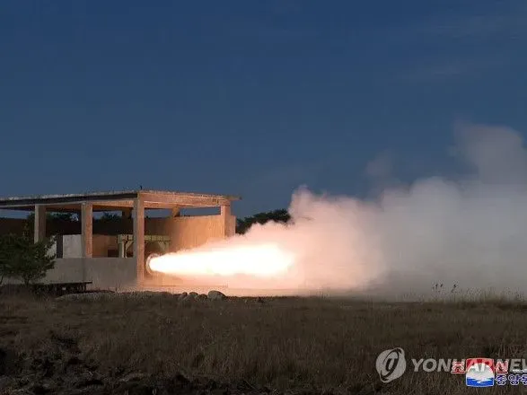 Северная Корея испытала твердотопливные двигатели для новых баллистических ракет: что известно.