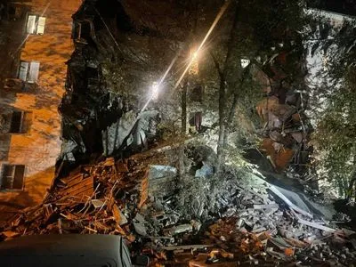 В российской Астрахани обвалилась часть пятиэтажки: под завалами могут быть люди