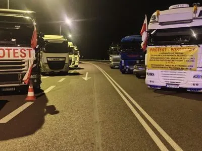 Блокада польских перевозчиков на границе: ЕС предостерег Польшу