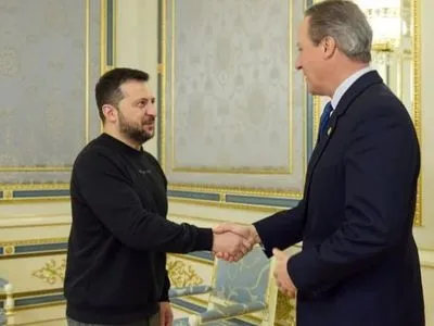 Глава МИД Британии Кэмерон после своего назначения впервые прибыл в Украину: обсудил с Зеленским усиление ПВО